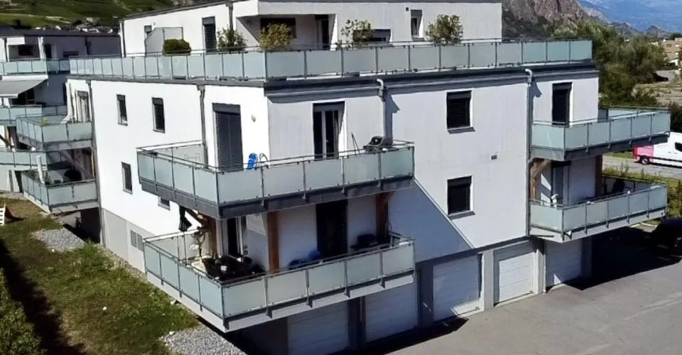 Superbes appartements de 3,5 pièces en vente à Fully. Ensoleillement et emplacement recherché avec garage et place privée – Foto 2 von 2