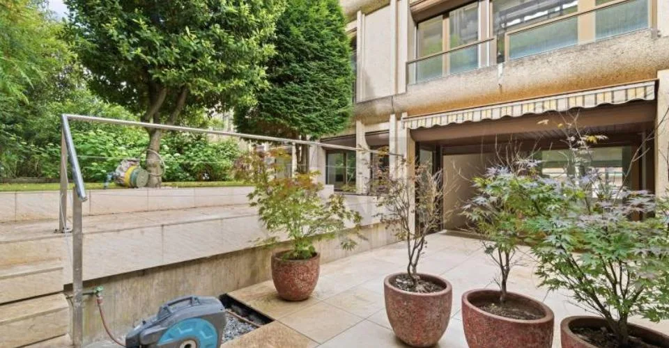 Townhouse au cœur de Champel avec jardin et terrasses – Foto 5 von 5