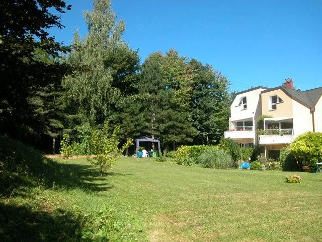 Schönes Duplex mit Balkon und Blick auf den Genfersee und den Mont Blanc.