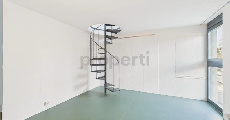 Wohnen in einer Ikone der Schweizer Architektur | Einzigartige 4.5-Zimmer-Maisonettewohnung im denkmalgeschützten Atelier-5-Ensemble in Flamatt