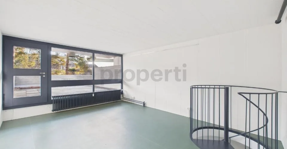 Wohnen in einer Ikone der Schweizer Architektur | Einzigartige 4.5-Zimmer-Maisonettewohnung im denkmalgeschützten Atelier-5-Ensemble in Flamatt