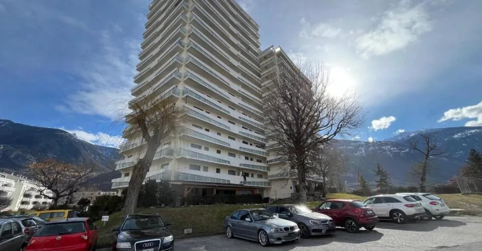 Helles 4.5-Zimmer-Wohnung mit Balkon und freier Sicht in Sierre – Foto 12 von 13