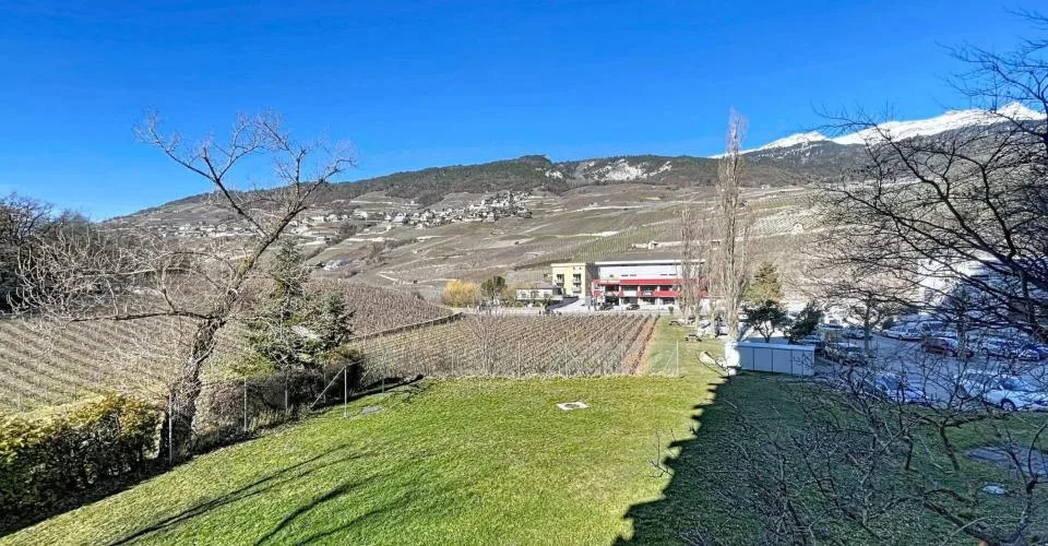 Helles 4.5-Zimmer-Wohnung mit Balkon und freier Sicht in Sierre – Foto 9 von 13