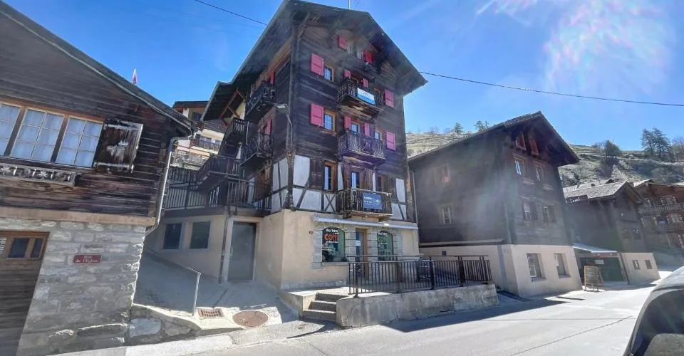Appartamento con potenziale di ristrutturazione e vista sulle montagne – foto 23 di 26