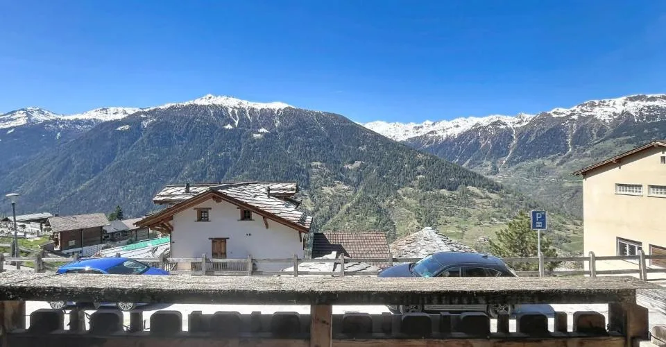 Appartamento con potenziale di ristrutturazione e vista sulle montagne – foto 16 di 26