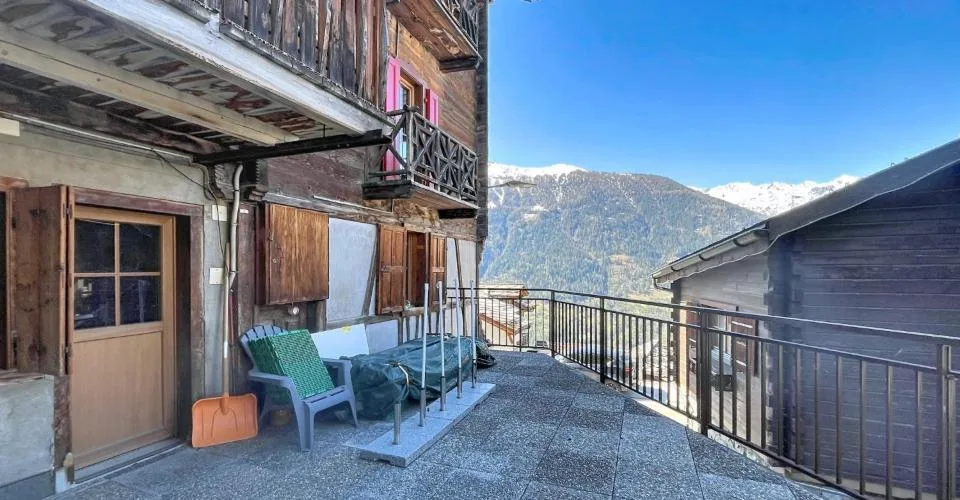 Appartamento con potenziale di ristrutturazione e vista sulle montagne – foto 22 di 26