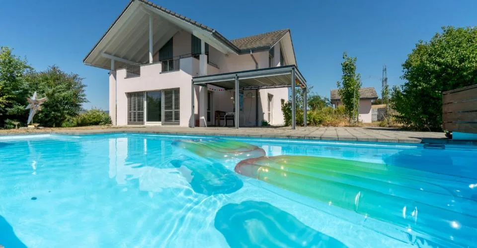 Grosszügiges, gepflegtes Landhaus an Toplage - mit Pool – photo 1 sur 21