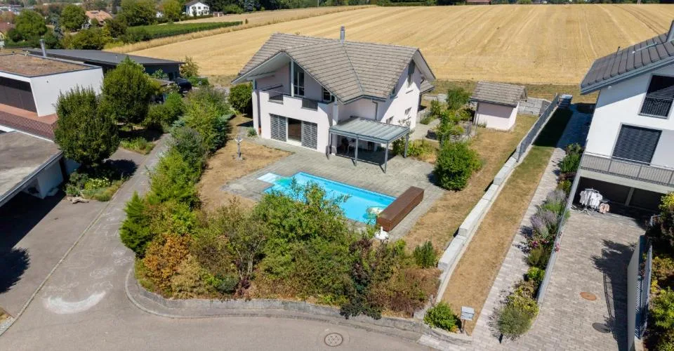 Grosszügiges, gepflegtes Landhaus an Toplage - mit Pool – photo 2 sur 21