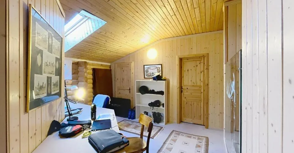 Chalet canadese in tronchi con due appartamenti e vista mozzafiato – foto 11 di 26