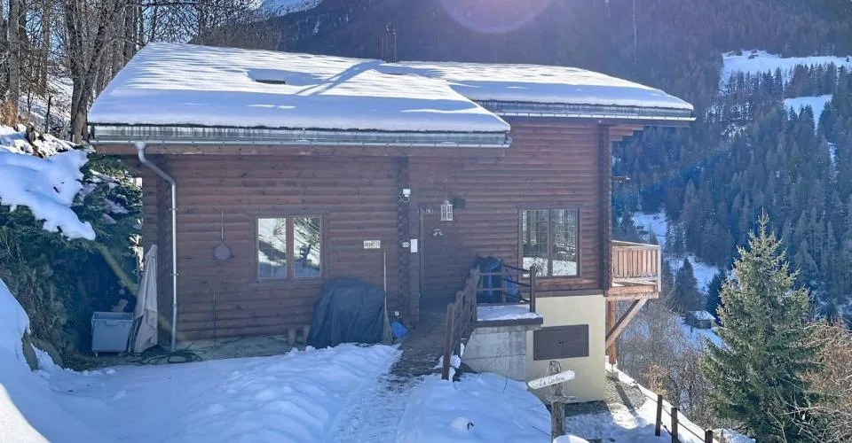 Chalet canadese in tronchi con due appartamenti e vista mozzafiato – foto 7 di 26