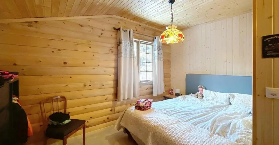 Chalet canadese in tronchi con due appartamenti e vista mozzafiato – foto 12 di 26