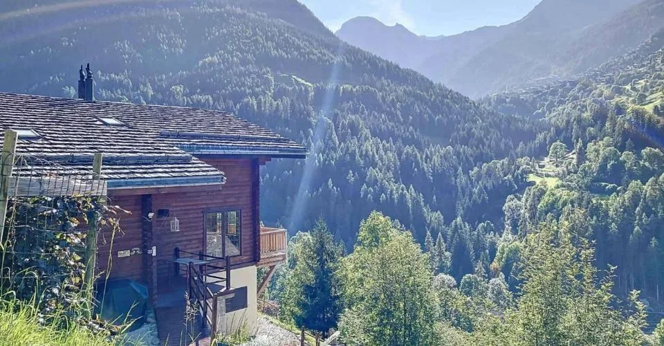 Chalet canadese in tronchi con due appartamenti e vista mozzafiato – foto 13 di 26
