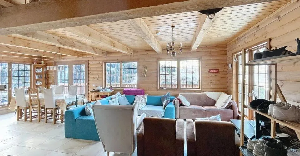 Chalet canadese in tronchi con due appartamenti e vista mozzafiato – foto 6 di 26
