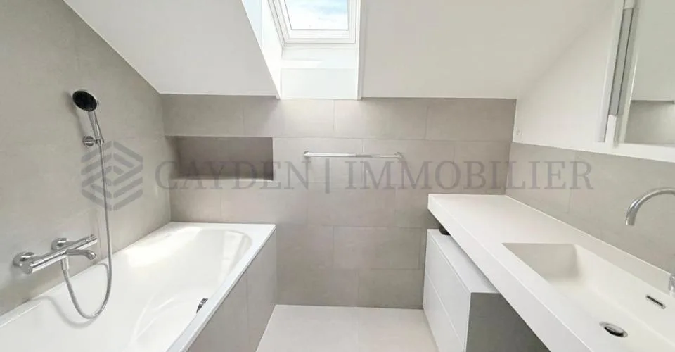 Sublime duplex rénové vue imprenable sur le lac Léman