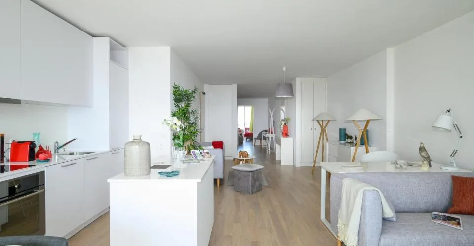 Meraviglioso appartamento attraversante di 4 locali con giardino d'inverno