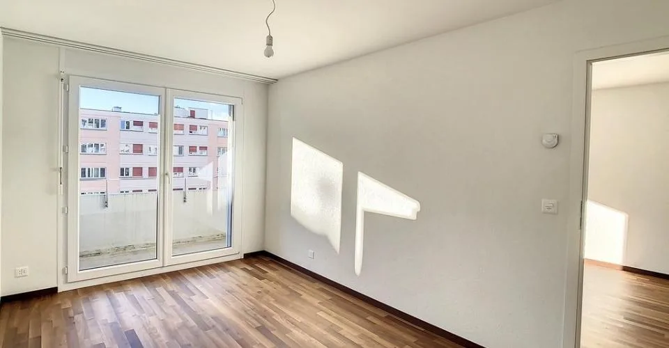 Geräumige 2.5-Zimmer-Wohnung mit Balkon – Foto 12 von 14