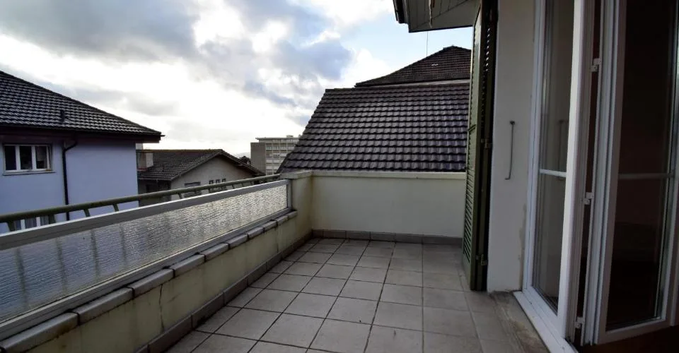 Très grand et lumineux 3.5 pièces avec grand balcon – Foto 9 von 9