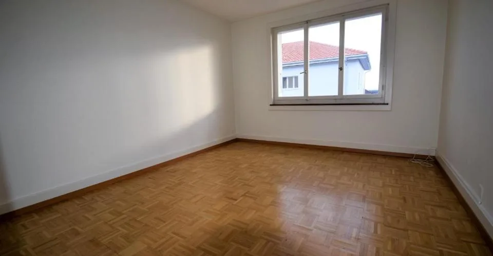 Très grand et lumineux 3.5 pièces avec grand balcon – Foto 6 von 9
