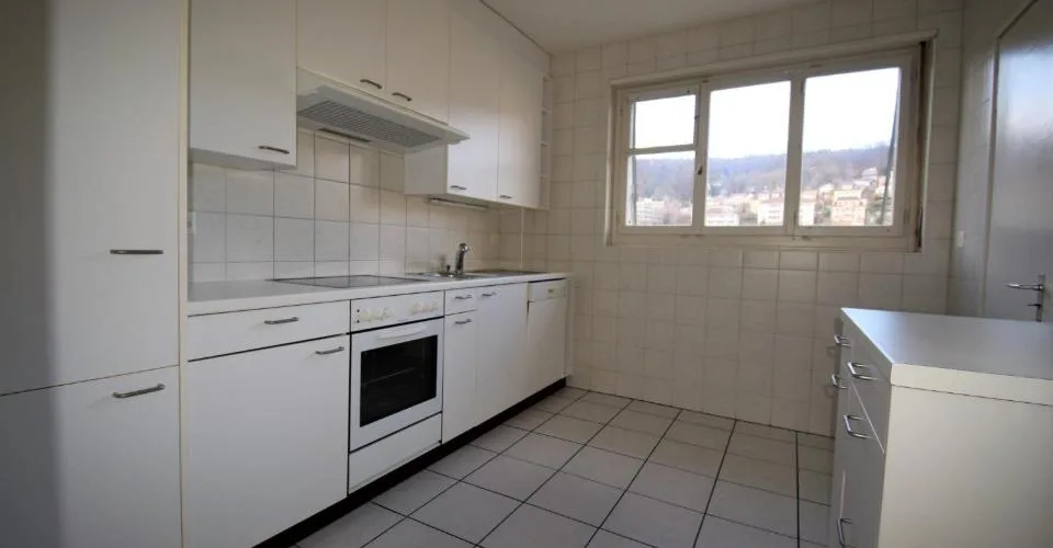 Très grand et lumineux 3.5 pièces avec grand balcon – Foto 4 von 9