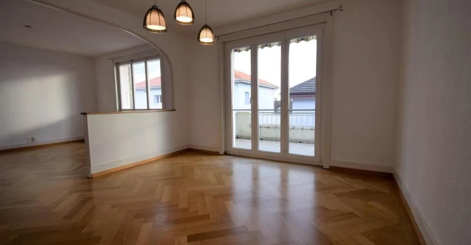 Très grand et lumineux 3.5 pièces avec grand balcon – Foto 2 von 9