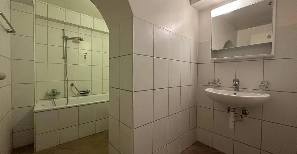 Appartement de 4.5 pièces au 1er étage avec une terrasse – Foto 10 von 12