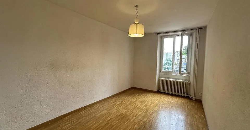 Appartement de 4.5 pièces au 1er étage avec une terrasse – Foto 9 von 12