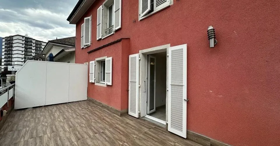 Appartement de 4.5 pièces au 1er étage avec une terrasse – Foto 2 von 12