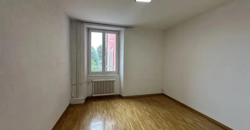 Appartement de 4.5 pièces au 1er étage avec une terrasse – Foto 7 von 12