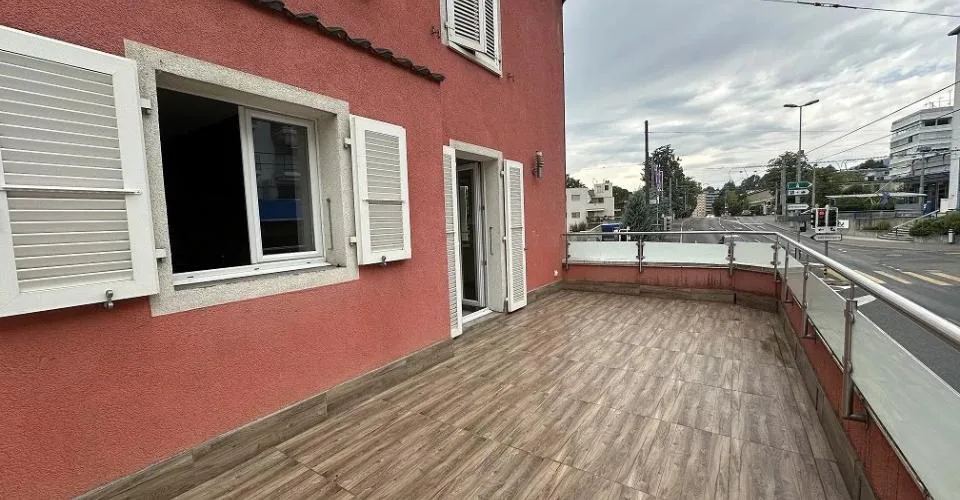 Appartement de 4.5 pièces au 1er étage avec une terrasse – Foto 3 von 12