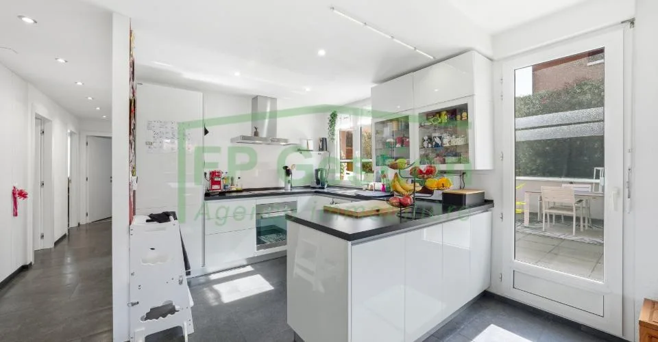 Superbe appartement avec 220 m2 terrasse et jardin à usage privatif et à 9 minutes à pied de la gare – foto 3 di 15