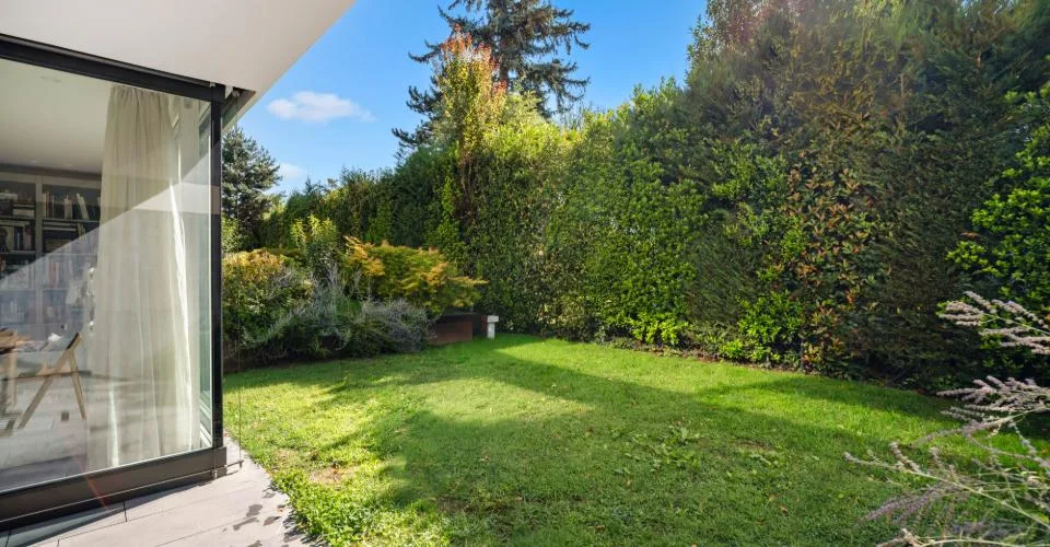 COLOGNY - Charming contemporary villa – photo 2 of 23