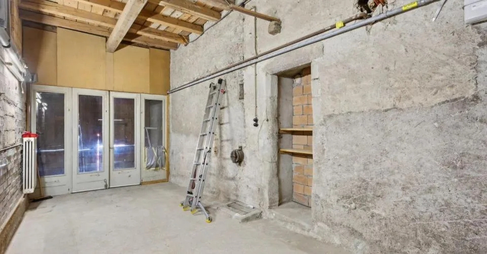 Ancienne galerie d'art transformée en maison spectaculaire et unique – photo 12 sur 12
