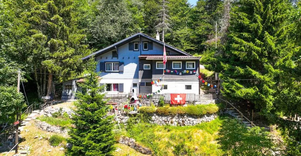 Chalet in Saint-Cergue - Großes Renovierungspotenzial! – Foto 1 von 16