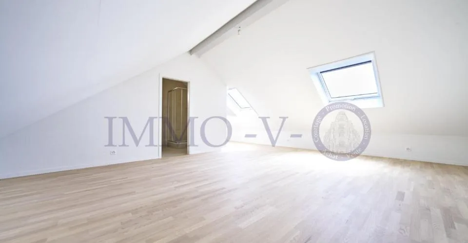 DUPLEX DE STANDING AVEC BEAU VOLUME