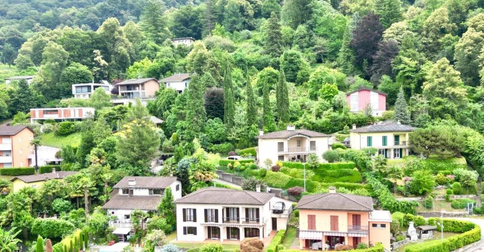 Giardino privato soleggiato, camino centrale e scuola primaria raggiungibile a piedi in 2 minuti – Foto 12 von 13