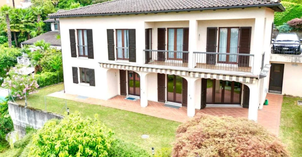 Giardino privato soleggiato, camino centrale e scuola primaria raggiungibile a piedi in 2 minuti – Foto 11 von 13