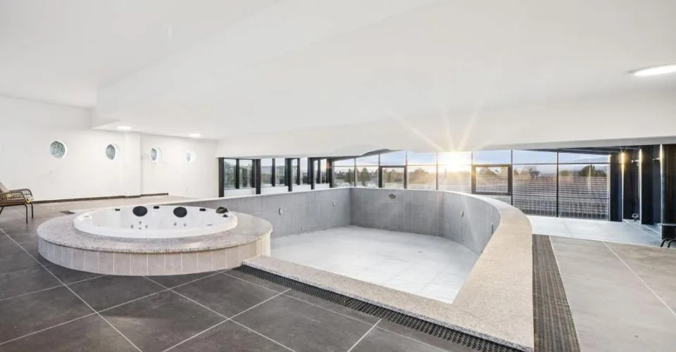 Villa d'exception 8.5 pièces, vue lac et Alpes, 9 places en sous-sol – Foto 3 von 13