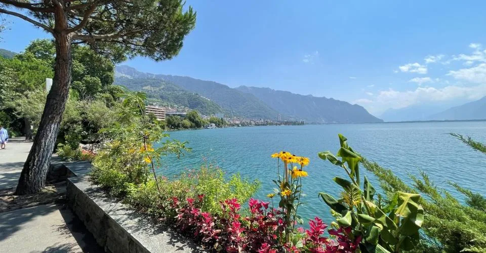 Appartement mit 1,5 Zimmern, ideal gelegen mit sehr schönem Blick auf den See und die Berge, 150 m von den Quais von Montreux – Foto 4 von 20