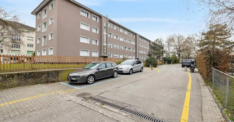 Appartement complètement rénové de 3 pièces proche de l'aéroport