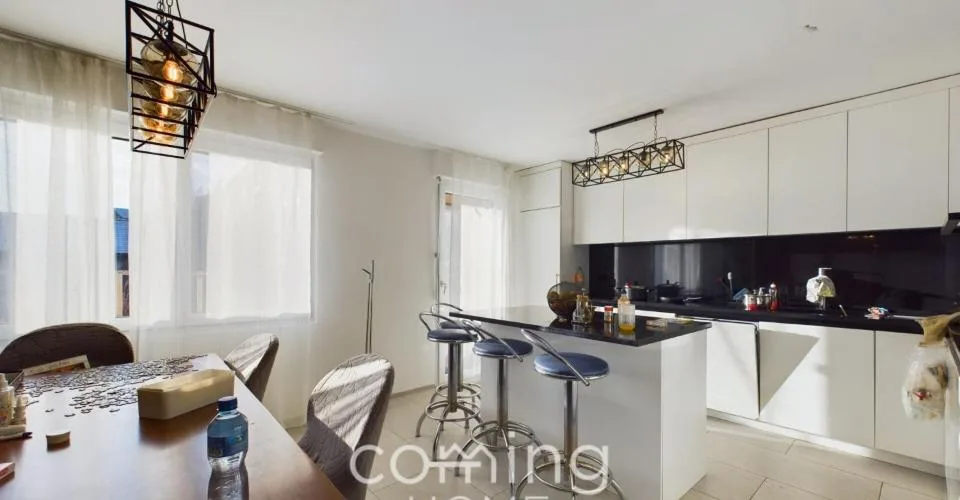 Exklusives 3-Familienhaus in sonniger Lage - Grosszügige Wohnflächen & Garagen – Foto 8 von 13