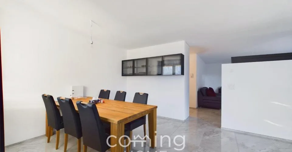 Exklusives 3-Familienhaus in sonniger Lage - Grosszügige Wohnflächen & Garagen – Foto 2 von 13