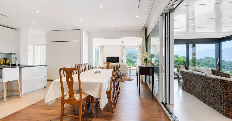 High-standard apartment of over 360 m2 with a view of the lake – photo 6 of 26