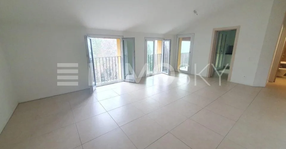 Elegante appartamento con balcone panoramico Bruzella – foto 6 di 10