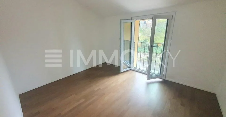 Elegante appartamento con balcone panoramico Bruzella – foto 7 di 10