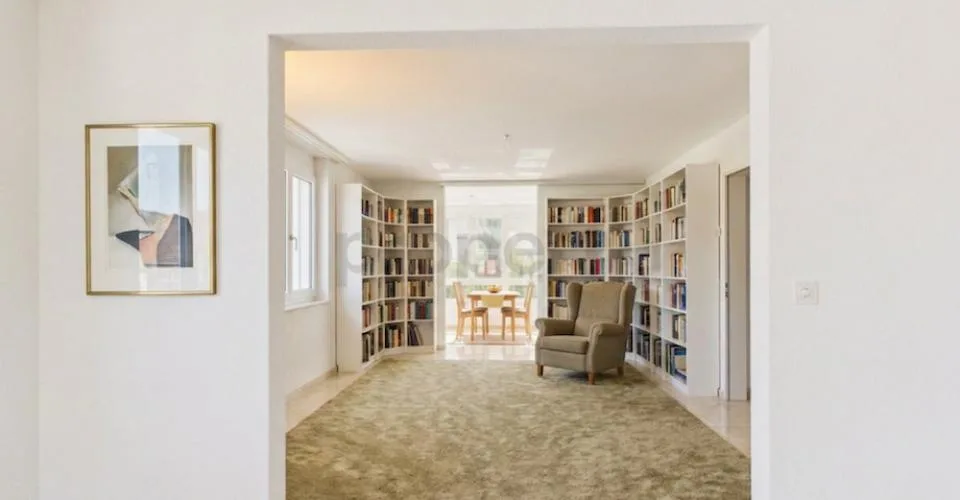 Newly renovated 4.5-room elegant apartment with private parking, Bubendorf