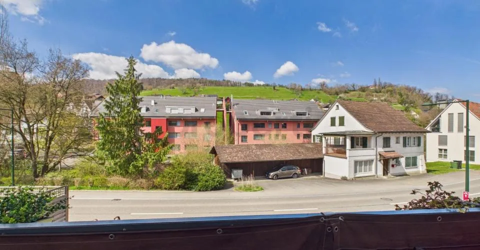 Newly renovated 4.5-room elegant apartment with private parking, Bubendorf