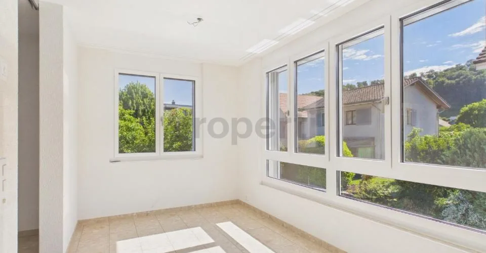Newly renovated 4.5-room elegant apartment with private parking, Bubendorf