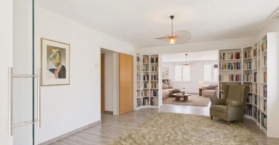 Newly renovated 4.5-room elegant apartment with private parking, Bubendorf
