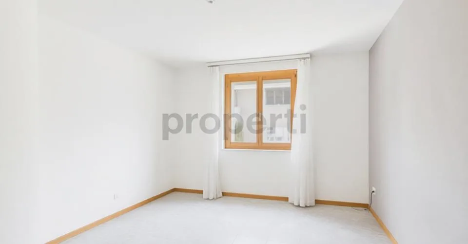 Newly renovated 4.5-room elegant apartment with private parking, Bubendorf