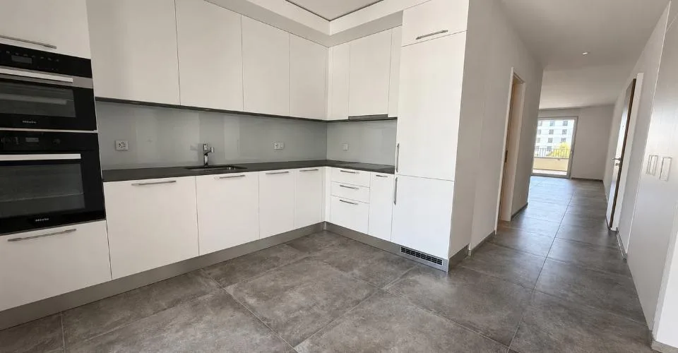 Neue Wohnung im Zentrum des Viertels MIC in Marly